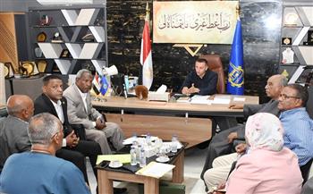 محافظ أسوان: حريصون تكثيف قنوات التواصل وعقد اللقاءات الدورية مع ممثلى المواطنين