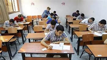 طلاب الثانوية العامة النظام القديم يؤدون امتحان اللغة الأجنبية الثانية