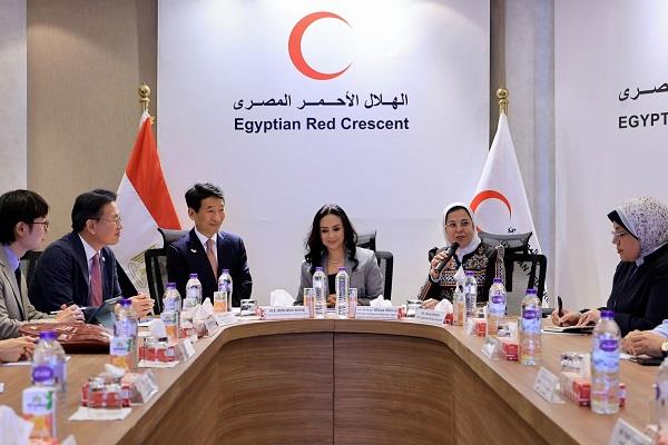 مذكرة تفاهم بين الهلال الأحمر المصري والصليب الأحمر الكوري لتنفيذ مشروع مساعدة للفلسطينيين