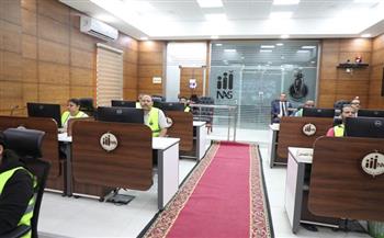 محافظ البحر الأحمر يتفقد مركز سيطرة الشبكة الوطنية للطوارئ لمتابعة اصطفاف المعدات بالتزامن مع محافظات الجمهوري