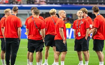كأس العالم 2026.. لاعبو النرويج يتفقدون أرضية الملعب قبل مواجهة كوت ديفوار
