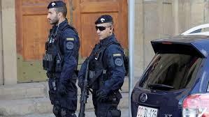 الشرطة الإيطالية تعتقل أربعة أشخاص على خلفية انفجار استهدف صحفياً