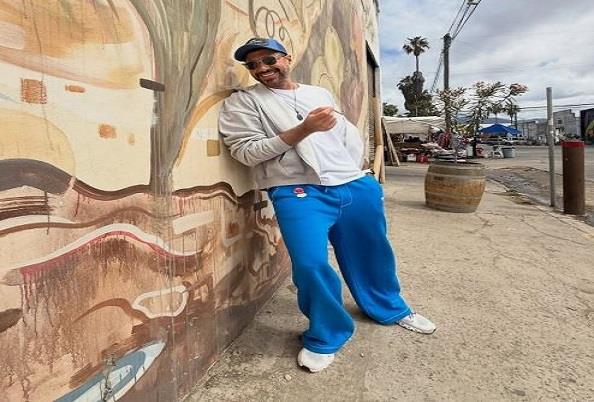  أحمد السعدني يشارك جمهوره صور جديدة من موسكو