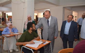 رئيس جامعة أسيوط الأهلية يتابع ميدانيًا انتظام الامتحانات بالكليات والبرامج