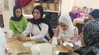 "الشباب والرياضة" تصل بسلسلة ورش "حرفتك مهنتك" لفتيات قنا