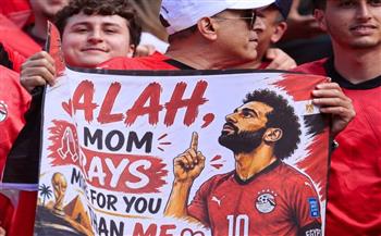 العرب في المونديال.. مشجع مصري يوجه رسالة مثيرة لمحمد صلاح من المدرجات
