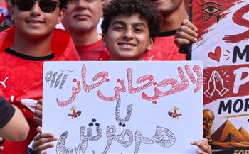 العرب في المونديال.. مشجع المنتخب يطلب الحصول على قميص عمر مرموش  