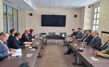 وزير العمل يبحث مع نظيره العُماني تعزيز التعاون المشترك في جنيف