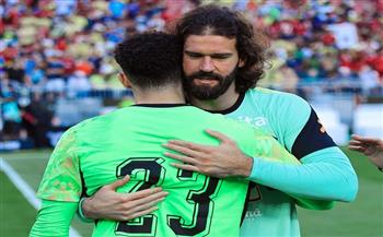 العرب في المونديال.. مصطفى شوبير يستبدل قميصه مع بيكر حارس البرازيل | فيديو
