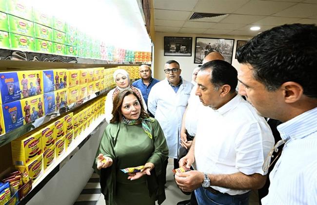 رئيس الوزراء يفتتح خط إنتاج جديد لمصنع "ليبتون تيز أند إنفيوجنز" ببرج العرب الجديدة