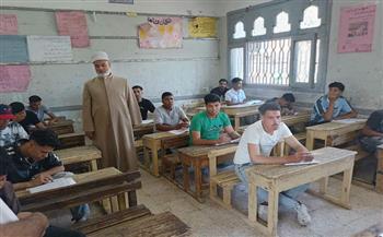 رئيس سوهاج الأزهرية يتفقد امتحانات الشهادة الثانوية بلجان جهينة وطهطا 