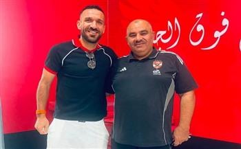 الظهور الأول منذ رحيله في الصيف الماضي.. علي معلول يزور النادي الأهلي