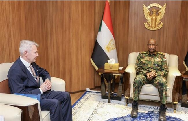 رئيس مجلس السيادة السوداني يبحث مع المبعوث الأممي جهود إحلال السلام في بلاده