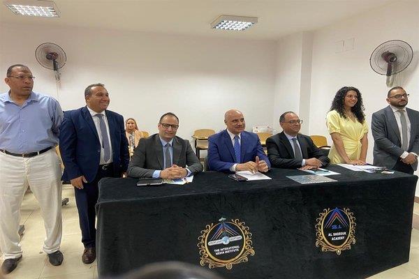 بمشاركة رؤساء تحرير صحف وإعلاميين.. مناقشة وتحكيم مشروعات تخرج طلاب «إعلام الشروق»| صور
