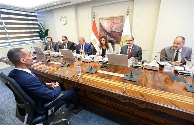 وزيرة التنمية المحلية والبيئة تترأس لجنة الوظائف القيادية لشغل عدد من الوظائف القيادية بالوزارة