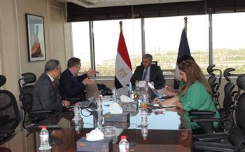 وزير السياحة والآثار يبحث مع رئيس مجلس إدارة شركة «سينيك الدولية» فرص الاستثمار في السياحة النيلية والبحرية 