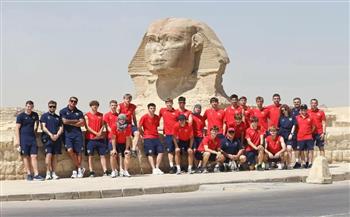 التقطوا صور تذكارية.. منتخب شباب روسيا يزور الأهرامات