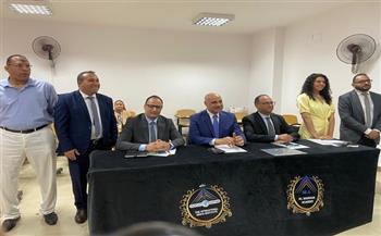 بمشاركة رؤساء تحرير صحف وإعلاميين.. مناقشة وتحكيم مشروعات تخرج طلاب «إعلام الشروق»| صور