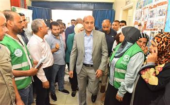 محافظ أسيوط يشهد انطلاق مبادرة "مصر في عيونا" للكشف المبكر عن مسببات العمى وضعف الإبصار بقرية بني مر