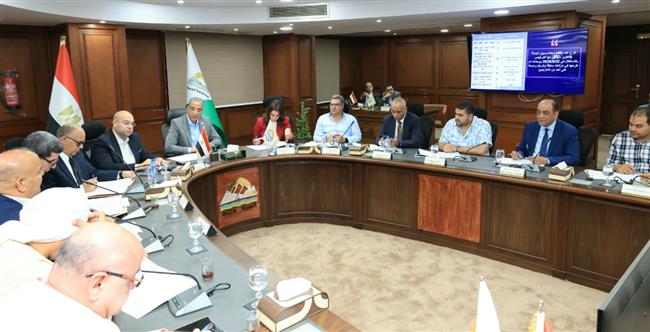 محافظ الجيزة يترأس اجتماع مجلس أمناء سوق الجملة بمدينة السادس من أكتوبر ويوجه بتعظيم موارده