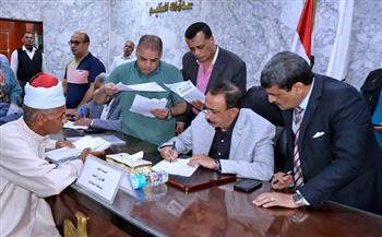 محافظ سوهاج يبحث شكاوى وطلبات المواطنين خلال اللقاء الجماهيري الأسبوعي