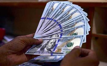 تراجع الدولار الأمريكي مع تنامي آمال التوصل إلى اتفاق لإعادة فتح مضيق هرمز