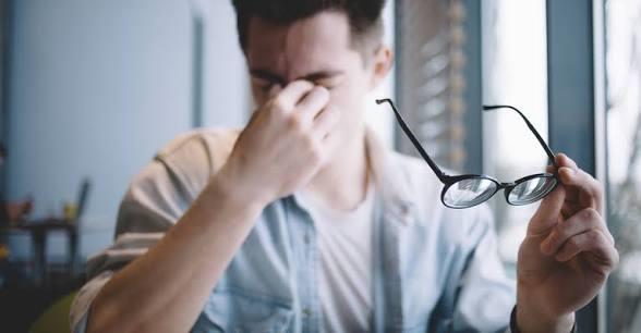 أسباب ضعف النظر بعد سن الأربعين