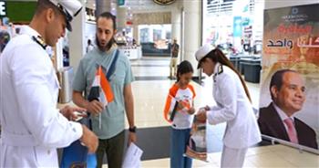 بمناسبة ذكرى 30 يونيو.. الداخلية توزع الهدايا على المواطنين ضمن مبادرة "كلنا واحد"