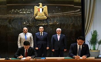 رئيس الوزراء يشهد توقيع عقد مشروع شركة "زينيث جروب" بالمنطقة الاقتصادية لقناة السويس