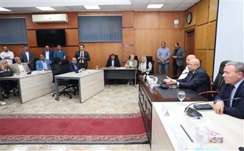 رئيس القابضة للمياه يلتقي العاملين بالشركة ويؤكد: حقوق العاملين أولوية