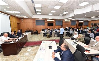 رئيس «القابضة للمياه» يلتقي العاملين بالشركة ويؤكد: حقوق العاملين أولوية