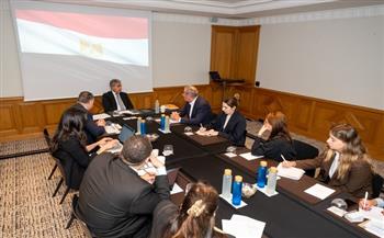 وزير السياحة يبحث مع اتحاد وكالات السفر ومنظمي الرحلات بفرنسا زيادة الحركة الوافدة إلى مصر