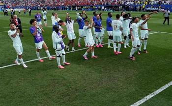 كأس العالم 2026.. لاعبو فرنسا يحتفلون مع الجماهير عقب الفوز على المغرب 