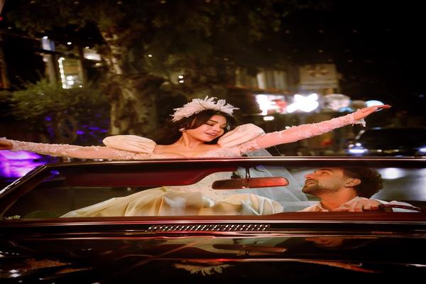 هيفاء وهبي تفاجئ جمهورها بطرح أغنيتين جديدتين دفعة واحدة.. "بحبك" و"ميتسوبيشي"  