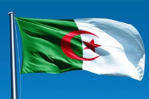 الجزائر تعلن إعادة فتح مجالها الجوي مع مالي