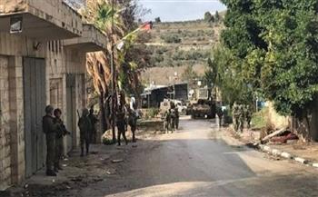 إعلام فلسطيني: اندلاع مواجهات بين الأهالي والمستوطنين عقب اقتحامهم قرية المغير بالضفة الغربية المحتلة 