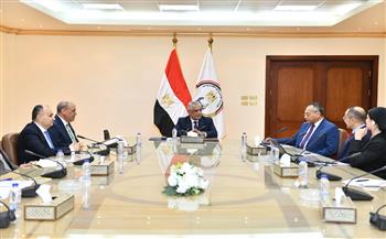 وزير الإنتاج الحربي يبحث مع "إنتل" العالمية شراكة استراتيجية في الذكاء الاصطناعي والبرمجيات الصناعية