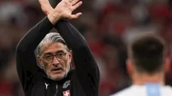 بعد الدفاع عنهم.. مدرب سويسرا يهاجم الحكام بعد توديع كأس العالم 2026 