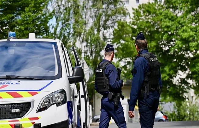 إجلاء 300 شخص شمال باريس بعد الإبلاغ عن سيارة مشبوهة تحتوي على أسلحة