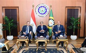 محافظ الدقهلية يستقبل وزير التعليم العالي والقائم بأعمال وزير الثقافة على هامش ختام المهرجان القومي للمسرح