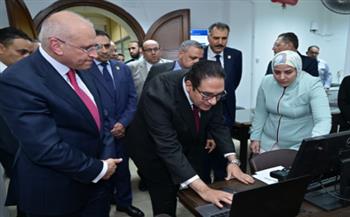   «د. عبد الصادق» يفتتح المنظومة الرقمية المتكاملة فى «حقوق القاهرة»