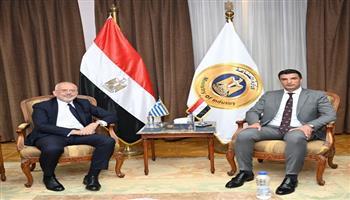 وزير الصناعة يبحث مع سفير اليونان تعزيز الشراكة الصناعية وجذب استثمارات جديدة