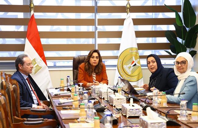 وزيرة التنمية المحلية والبيئة تناقش مخرجات مشاركة مصر في الاجتماع الأول للجنة الإقليمية لمشروع الاقتصاد الأزرق