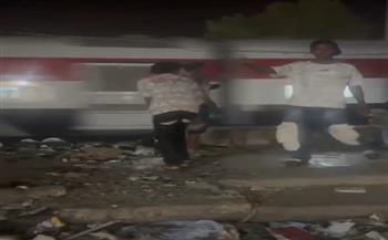 ضبط 3 طلاب بتهمة إلقاء الحجارة على القطارات بأسوان
