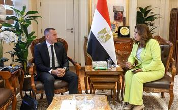 وزيرة التنمية المحلية والبيئة تتابع مع محافظ أسوان احتياجات المحافظة لرفع كفاءة منظومة النظافة 