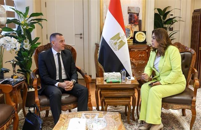 وزيرة التنمية المحلية والبيئة تتابع مع محافظ أسوان احتياجات المحافظة لرفع كفاءة منظومة النظافة 