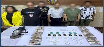 كشف ملابسات سرقة مشغولات ذهبية وعملات أجنبية من شقة بعين شمس.. وضبط المتهمين والمسروقات