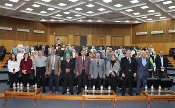 تكريم أعضاء اللجنة التنفيذية وفرق العمل المشاركة في إعداد دراسة جامعة الإسكندرية 
