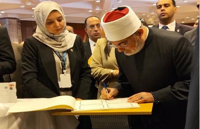 إقبال مميز على جناح مركز المعلومات ودعم اتخاذ القرار بمعرض مكتبة الإسكندرية الدولي