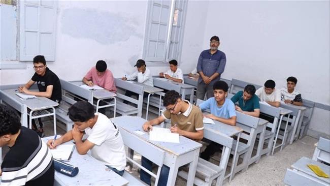 طلاب الثانوية العامة بالمحافظات بالنظام القديم يؤدون امتحان الديناميكا